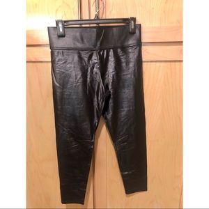 Carbon38 Capri Length Takara Shine Legging NWT